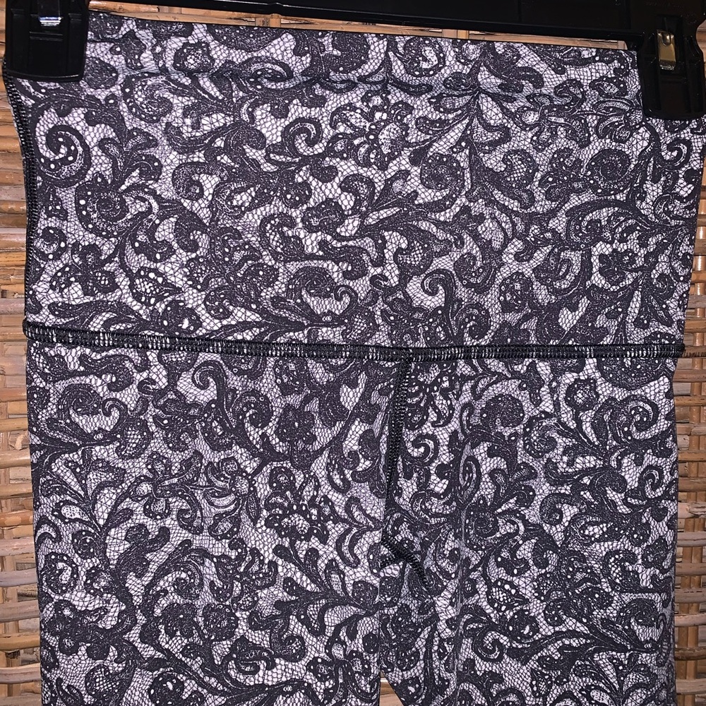 #34 Lululemon Wunder Under Pant (Hi-Rise)
Mini Cinder Lace White Black - Sz - Picture 8 of 10